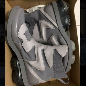 Nike women’s air Vapormax Light II